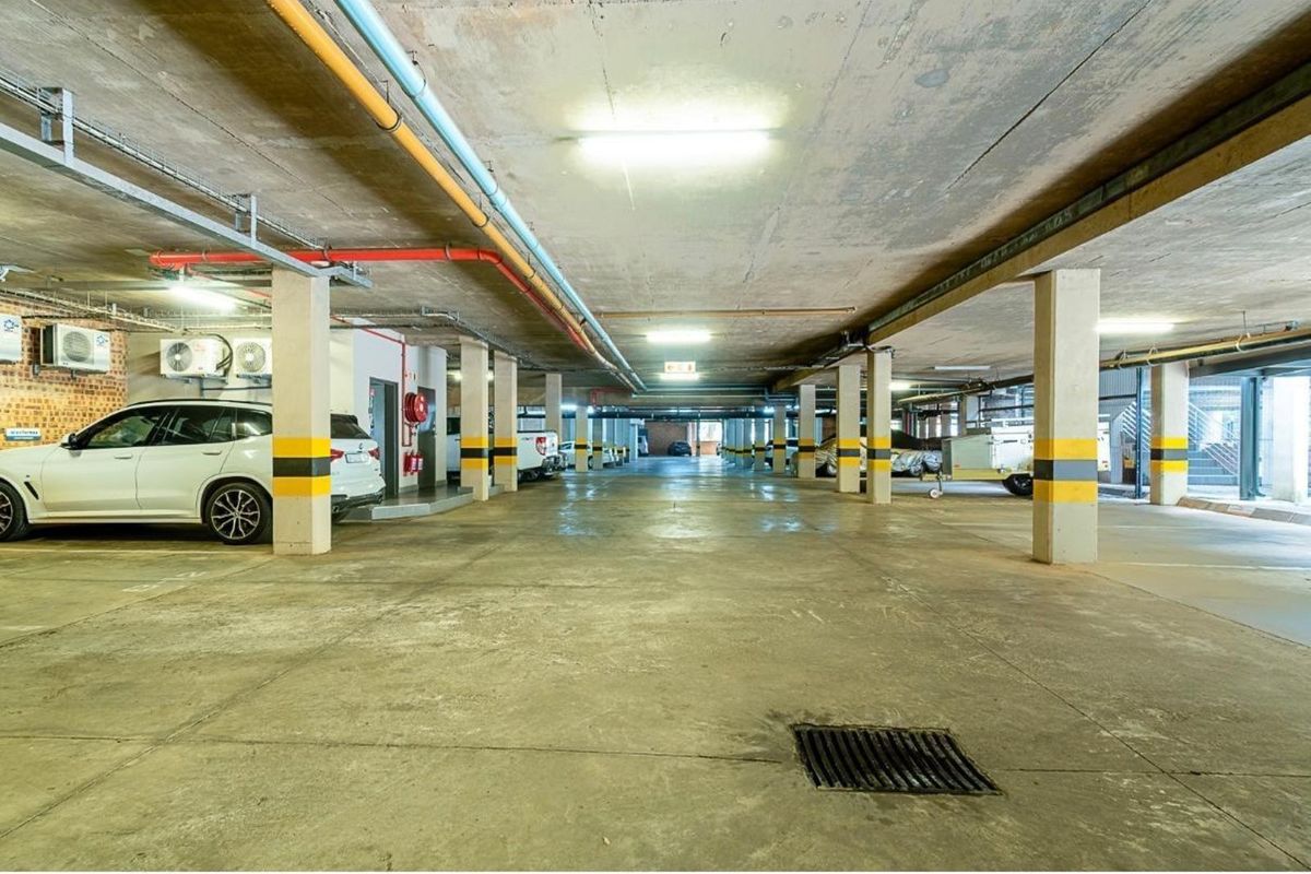 Office For Sale in Equestria - Photo 2