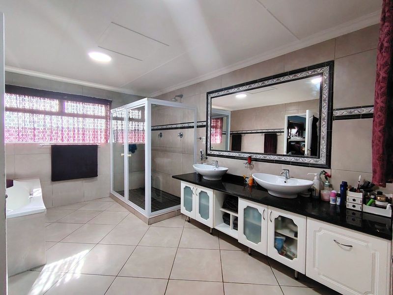 House For Sale in Bayview - Photo 10