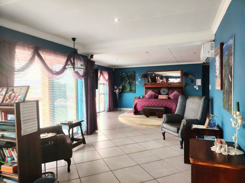 House For Sale in Bayview - Photo 9