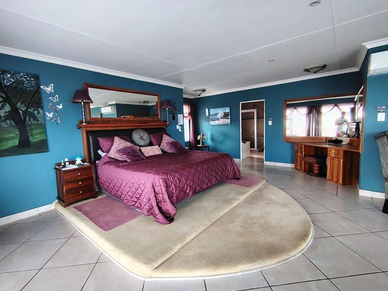 House For Sale in Bayview - Photo 8