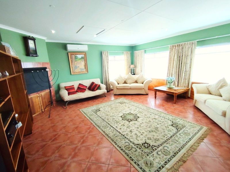 House For Sale in Bayview - Photo 7