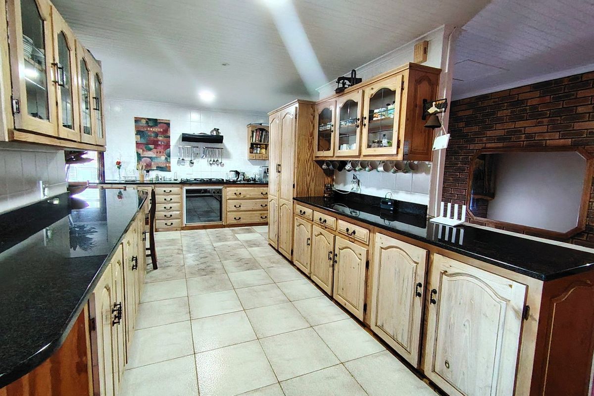 House For Sale in Bayview - Photo 4