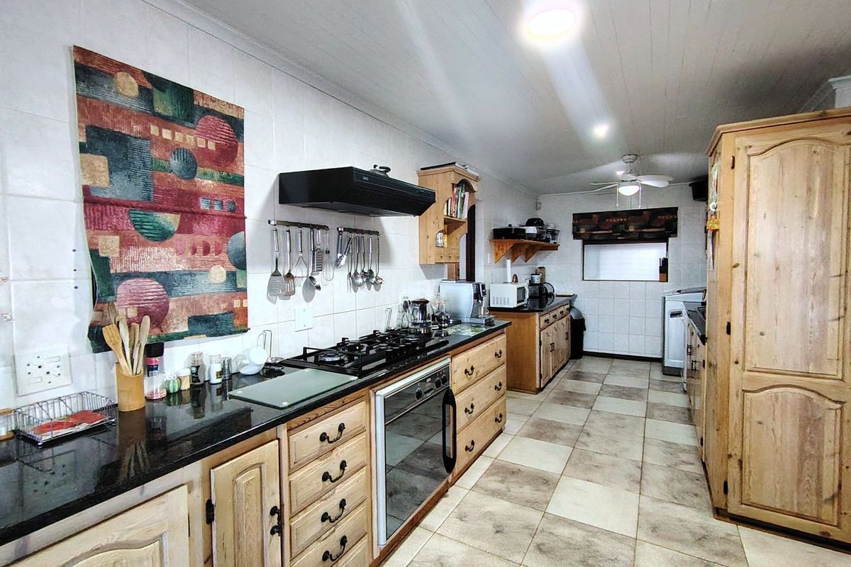 House For Sale in Bayview - Photo 3