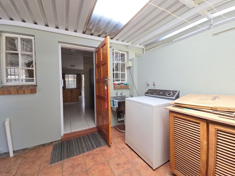 Townhouse For Sale in Die Hoewes - Photo 9