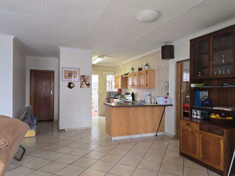 Townhouse For Sale in Die Hoewes - Photo 6