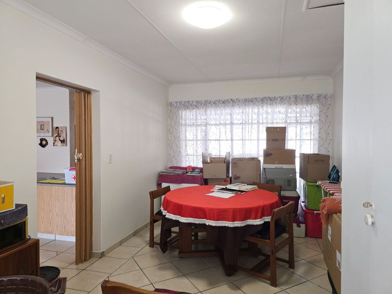 Townhouse For Sale in Die Hoewes - Photo 10