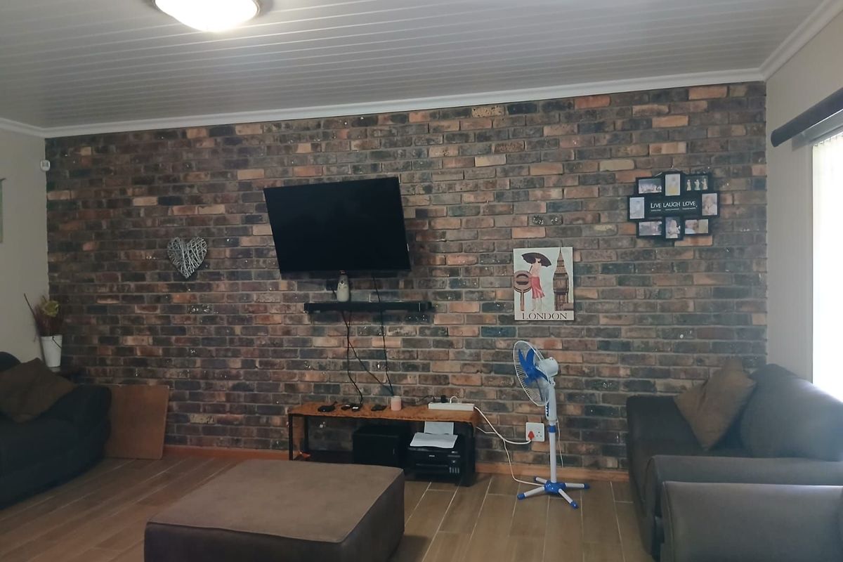 House To Rent in George South - Photo 2