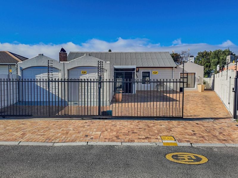 House For Sale in Twin Palms - Photo 2
