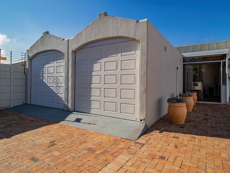 House For Sale in Twin Palms - Photo 4