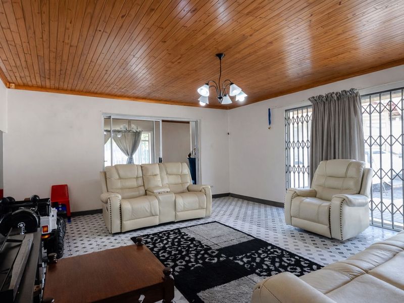 House For Sale in Greenhills - Photo 3