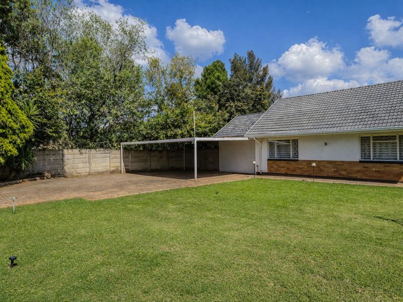 House For Sale in Greenhills - Photo 2