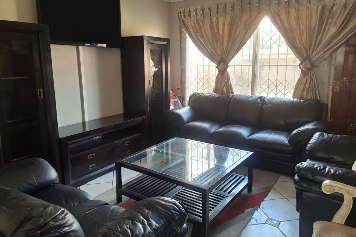 Townhouse For Sale in Ormonde - Photo 2