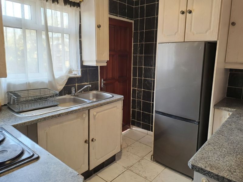 Townhouse For Sale in Ormonde - Photo 5