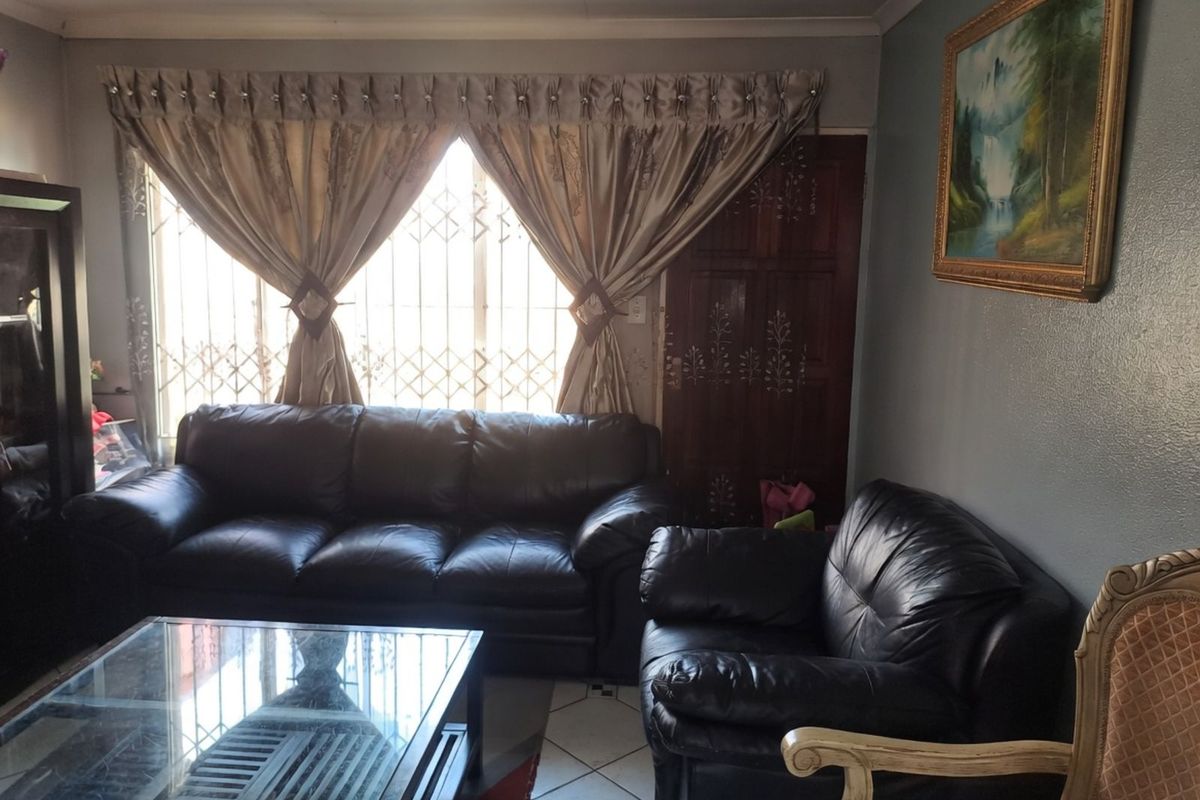 Townhouse For Sale in Ormonde - Photo 3