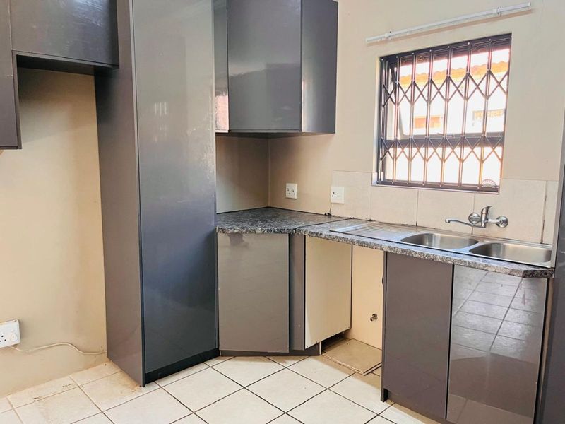 House For Sale in Terra Nova - Photo 2