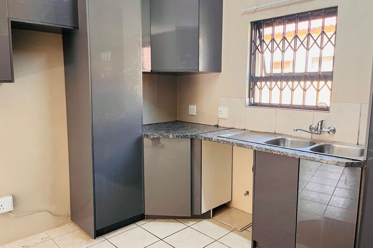 House For Sale in Terra Nova - Photo 2