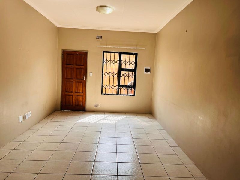 House For Sale in Terra Nova - Photo 3