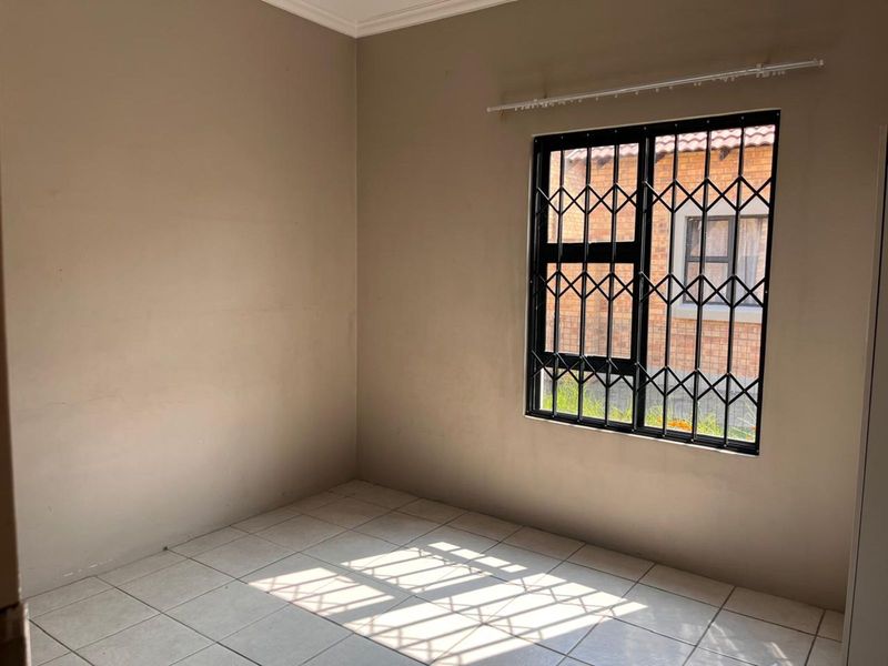 House For Sale in Terra Nova - Photo 5