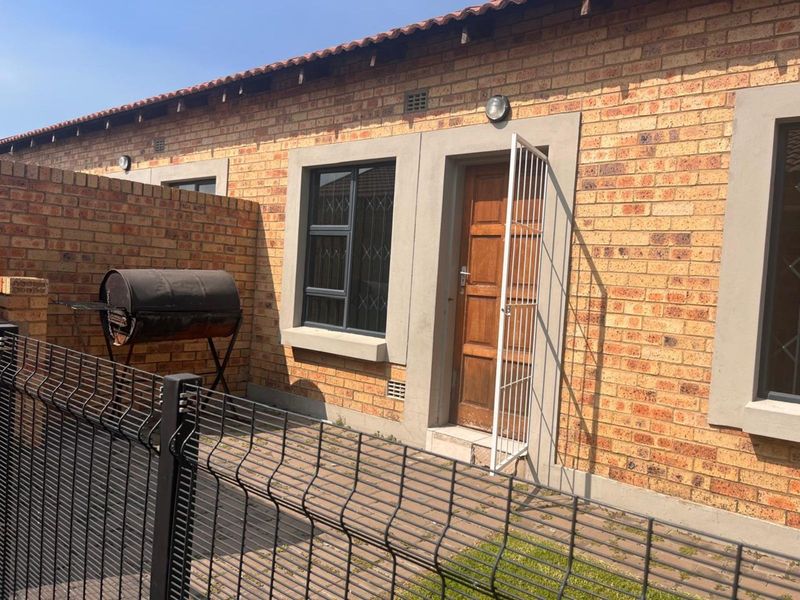 House For Sale in Terra Nova - Photo 10