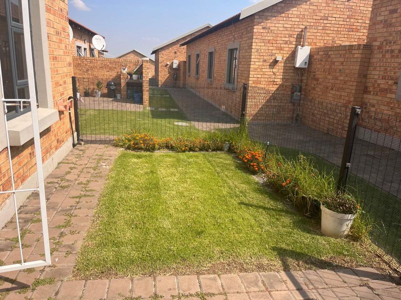 House For Sale in Terra Nova - Photo 9