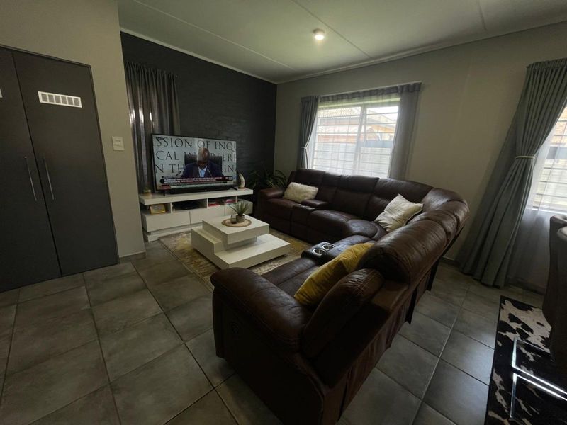 House For Sale in Krauseville AH - Photo 3