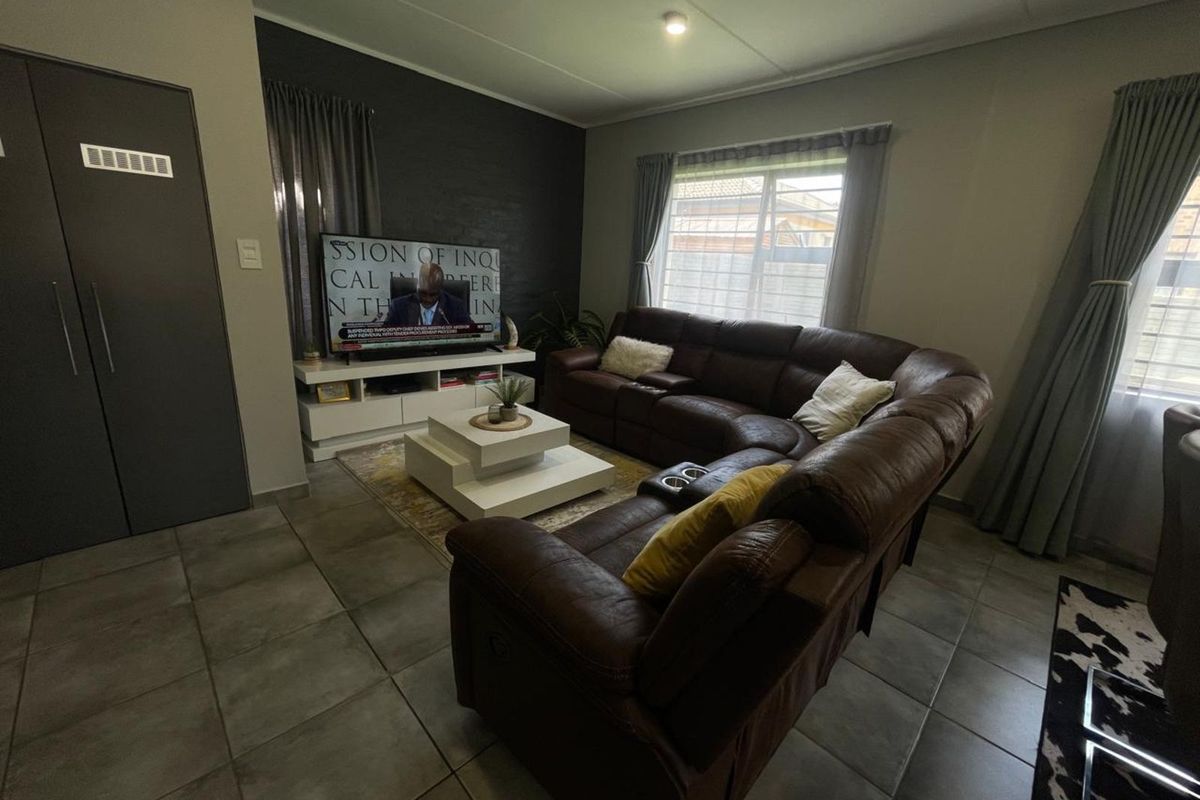 House For Sale in Krauseville AH - Photo 3