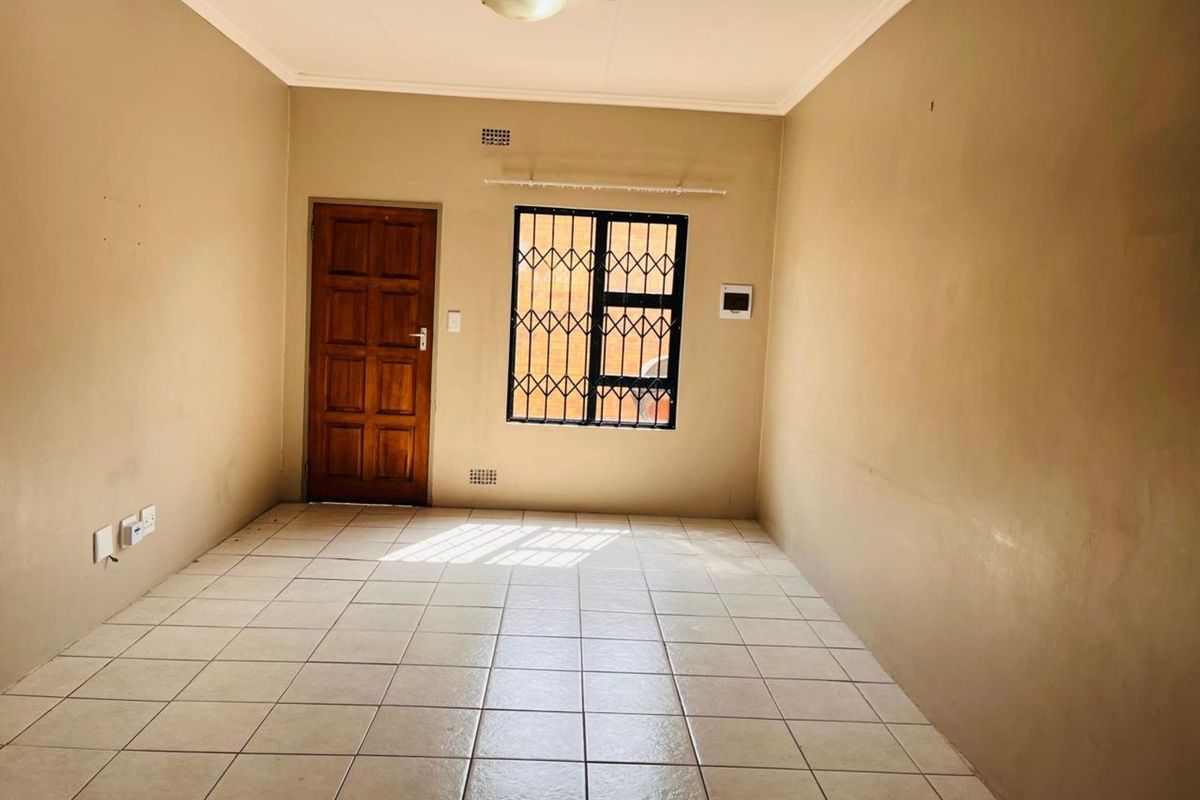 House To Rent in Terra Nova - Photo 3