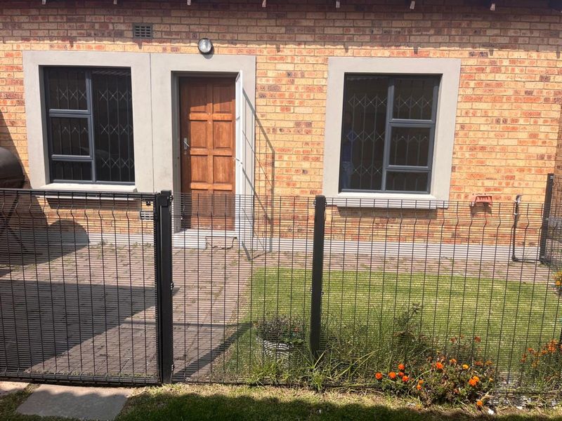 House To Rent in Terra Nova - Photo 6