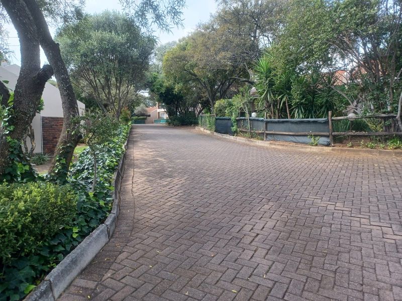 Townhouse To Rent in Sonneglans - Photo 3