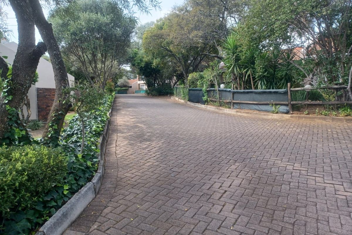 Townhouse To Rent in Sonneglans - Photo 3