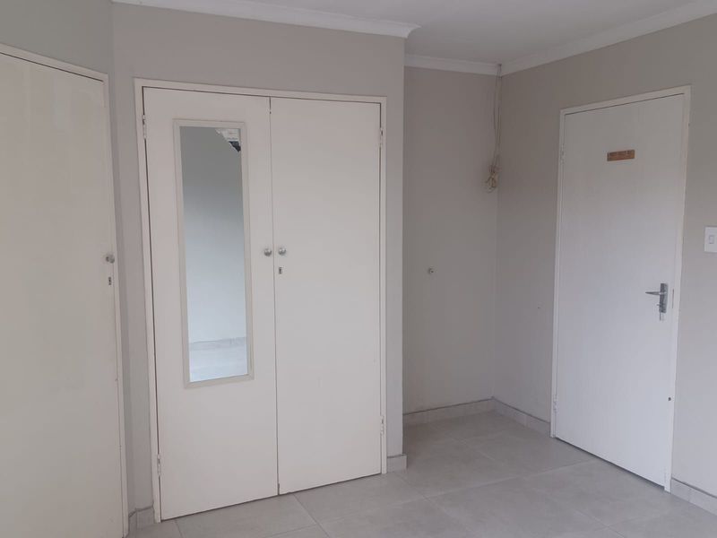 Townhouse To Rent in Sonneglans - Photo 8