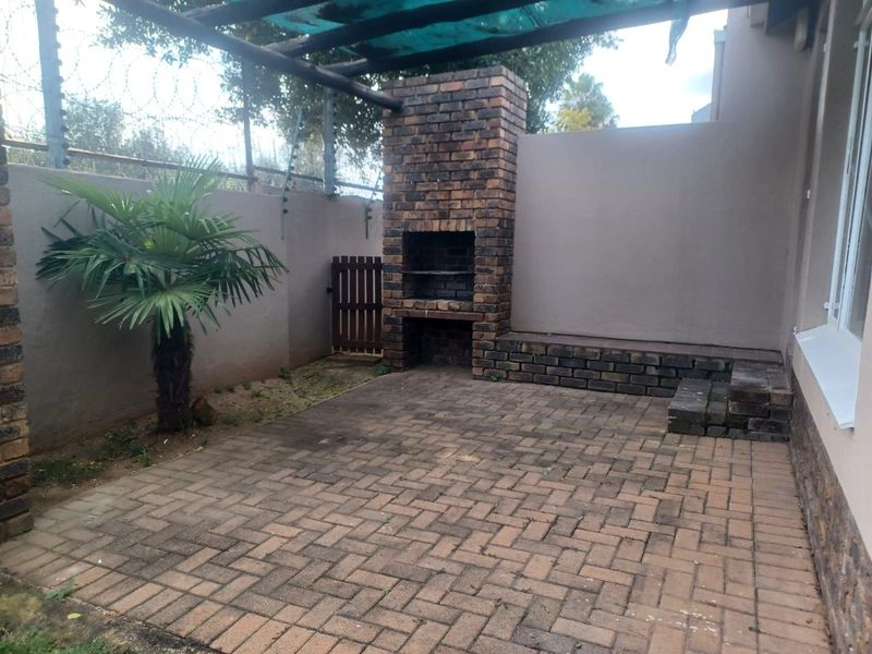 Townhouse To Rent in Sonneglans - Photo 7