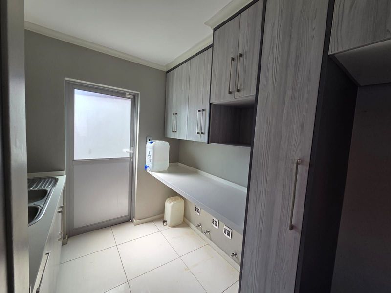 Townhouse For Sale in Bendor - Photo 7