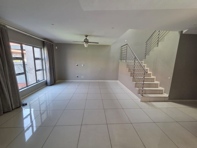 Townhouse For Sale in Bendor - Photo 10