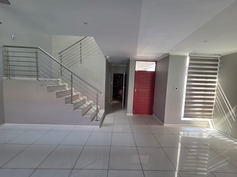 Townhouse For Sale in Bendor - Photo 9