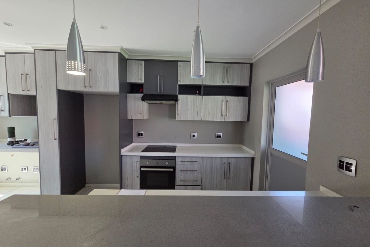 Townhouse For Sale in Bendor - Photo 2