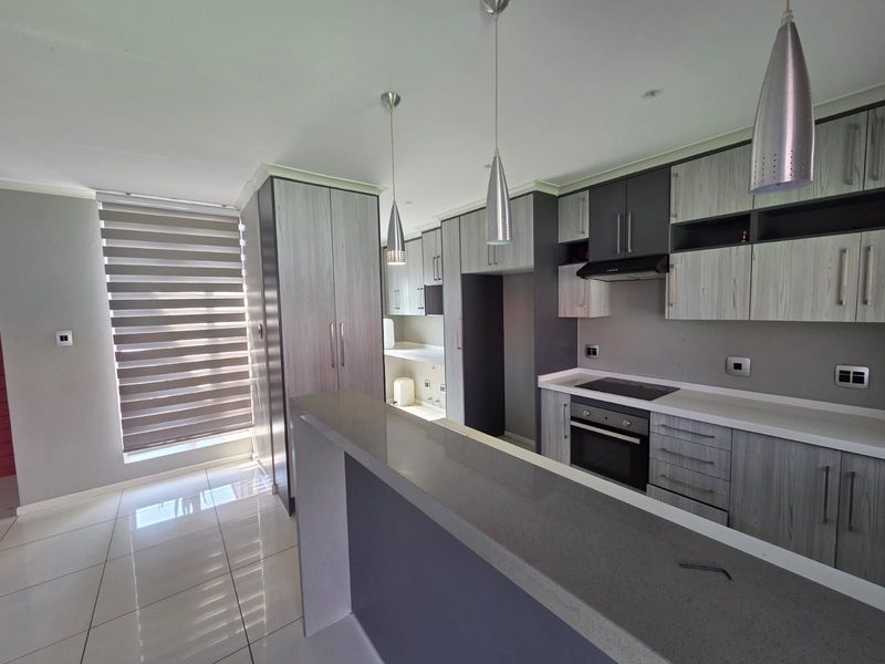 Townhouse For Sale in Bendor - Photo 4