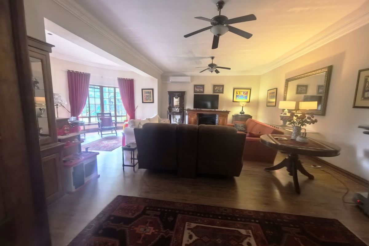 House For Sale in Clubview - Photo 3