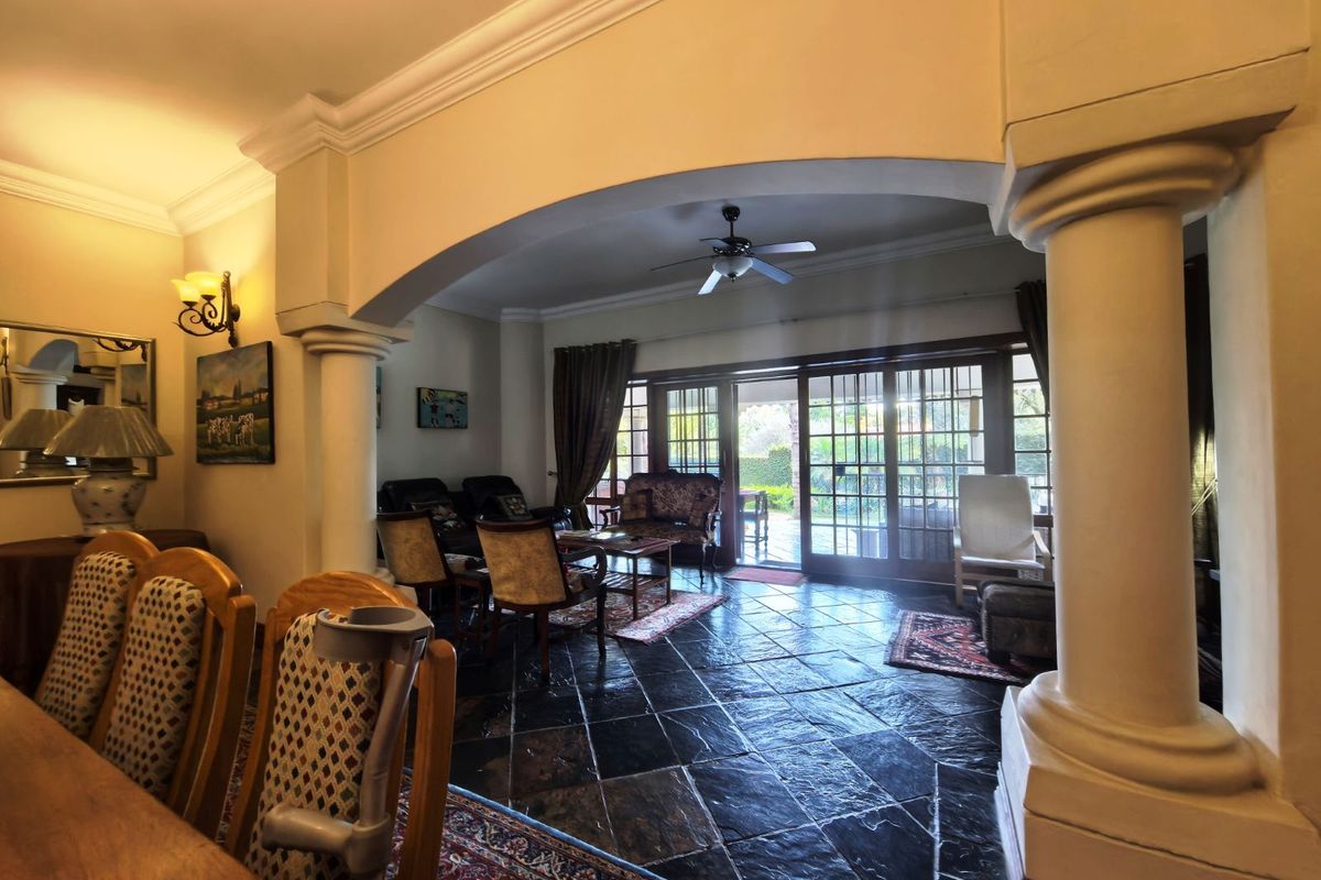 House For Sale in Clubview - Photo 2