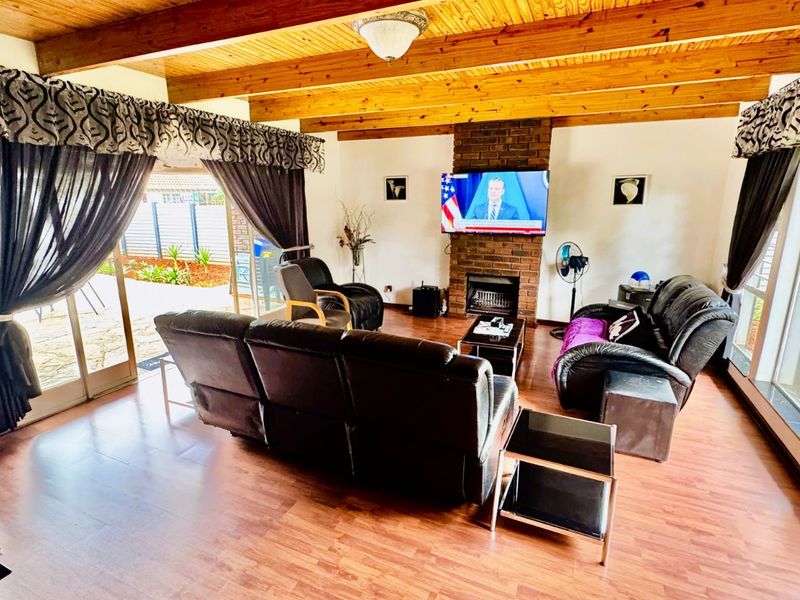 House For Sale in Lyttelton Manor - Photo 2