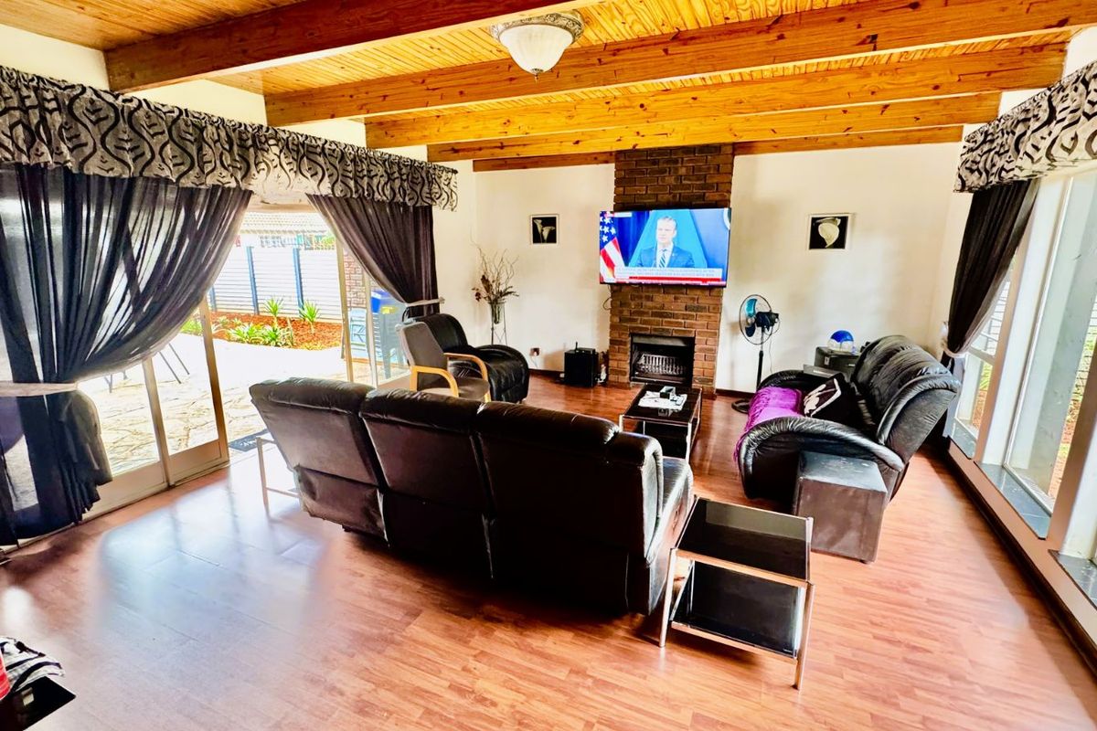 House For Sale in Lyttelton Manor - Photo 2