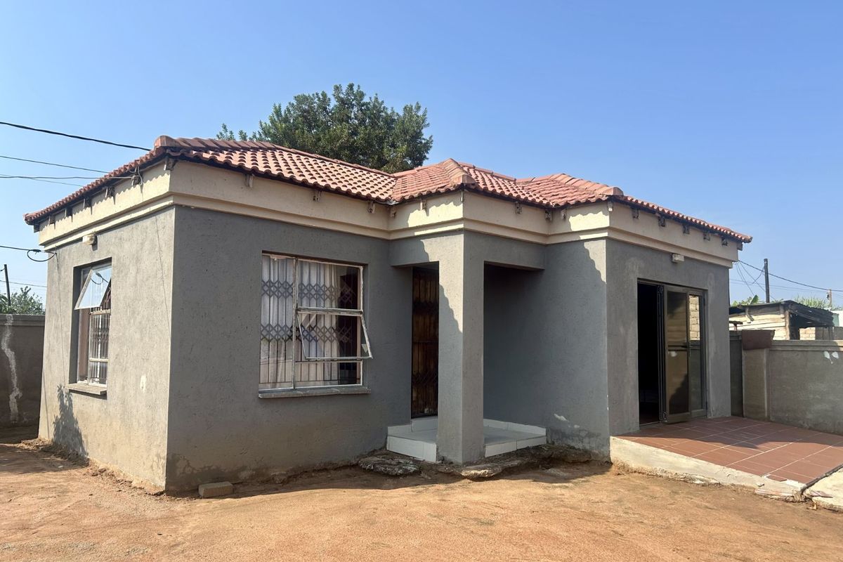 House For Sale in Mankweng - Photo 2