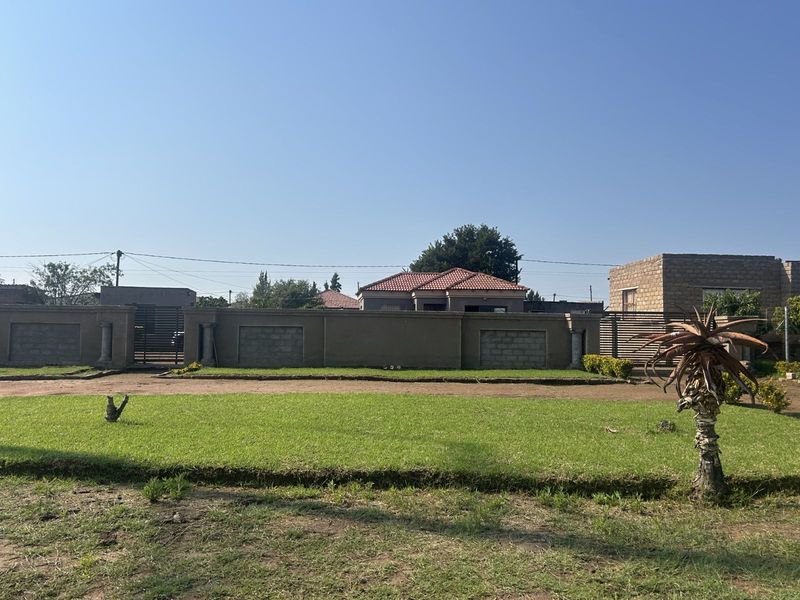 House For Sale in Mankweng - Photo 3