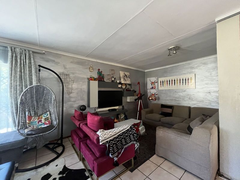 House For Sale in Bendor - Photo 2