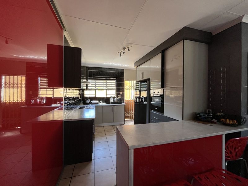 House For Sale in Bendor - Photo 4
