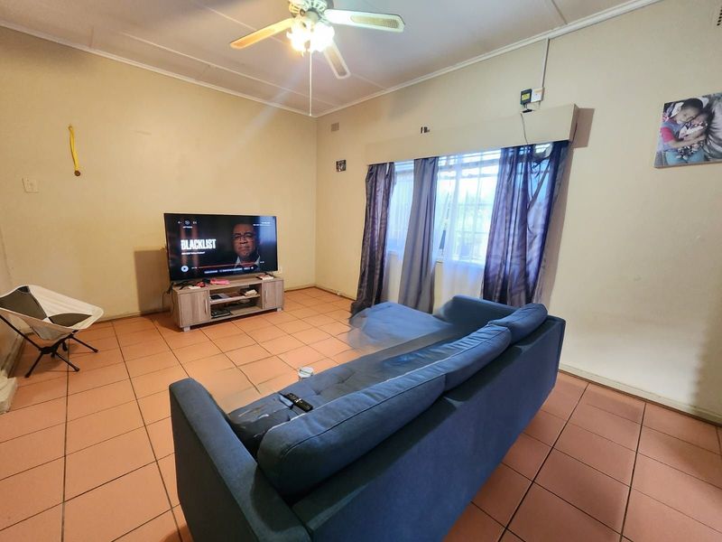 House For Sale in New Park - Photo 3