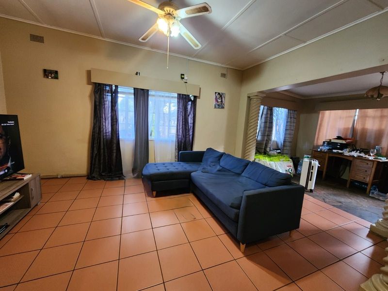 House For Sale in New Park - Photo 2