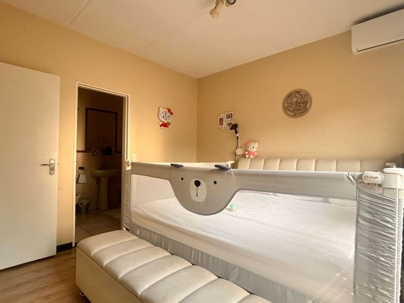 Apartment For Sale in Lonehill - Photo 9