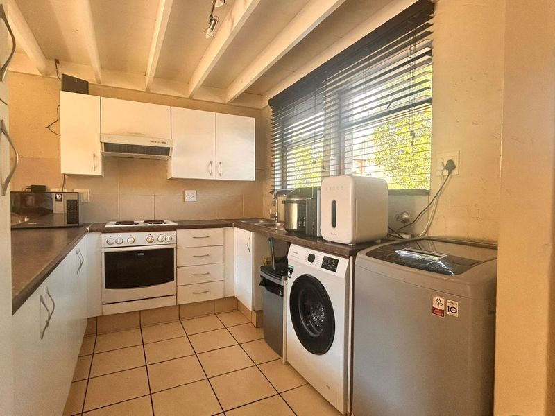 Apartment For Sale in Lonehill - Photo 7