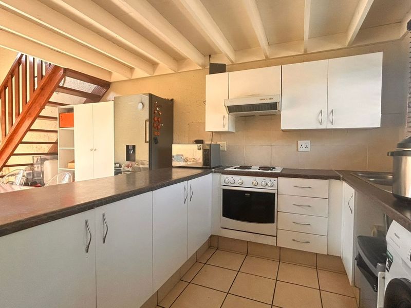 Apartment For Sale in Lonehill - Photo 6
